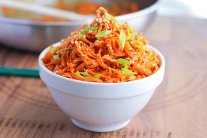 via: http://www.juliesjazz.com/spicy-peanut-carrot-noodles/