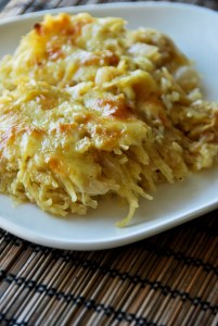 via: http://akitchencafe.com/2014/12/05/spaghetti-squash-au-gratin-with-caramelized-onions/